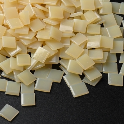 comprar Temperatura de funcionamiento adhesiva del punto bajo del pegamento del derretimiento caliente de la carpintería 7085-85-0 online manufacture